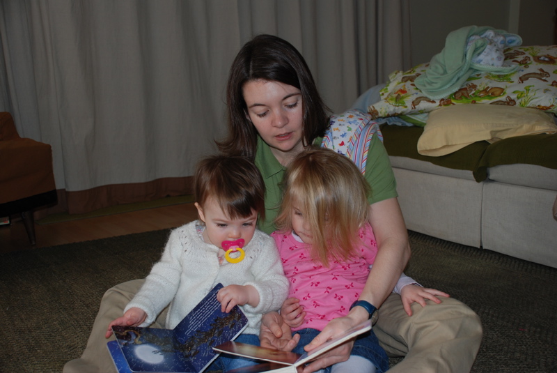 Reading_with_bea_and_jenna